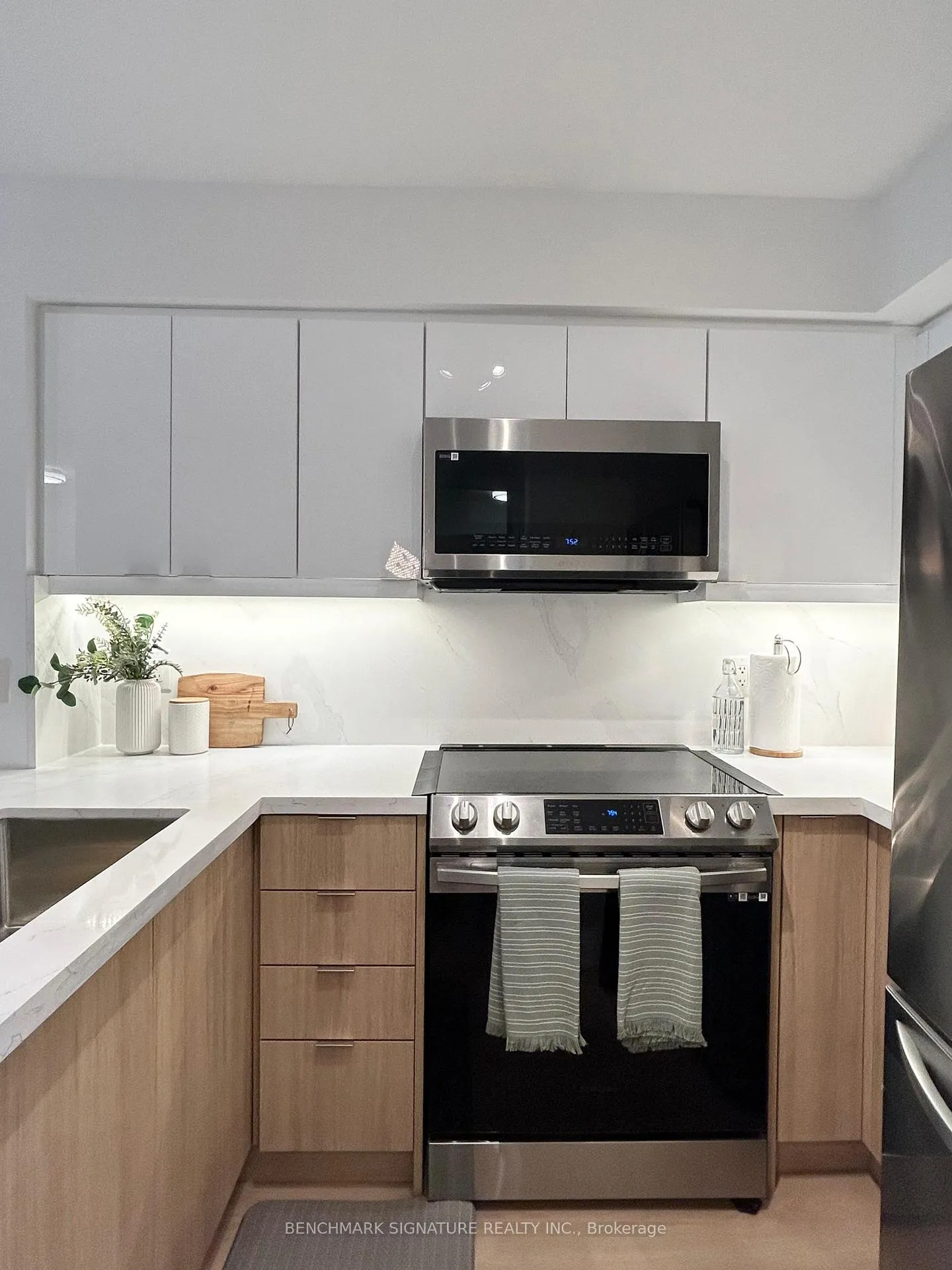 Photo 4 of Unit 811, 30 Clegg Rd, Markham, Unionville — HOMEH