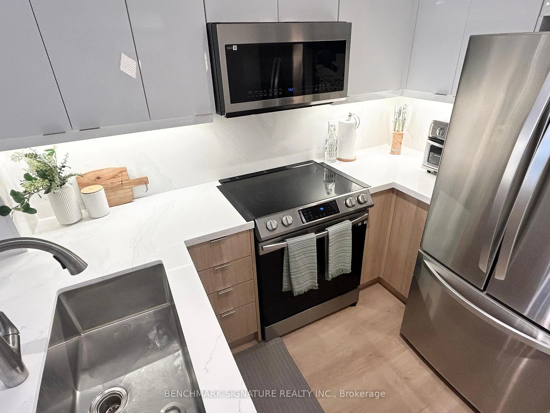 Photo 5 of Unit 811, 30 Clegg Rd, Markham, Unionville — HOMEH
