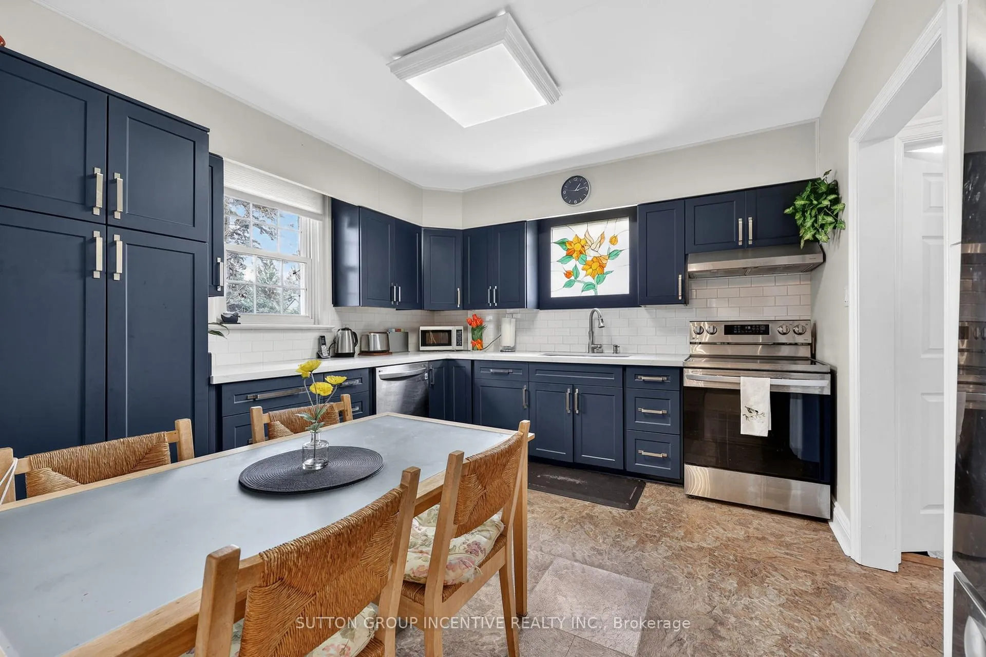 Photo 12 of 32 Adelaide Street, Barrie, Allandale — HOMEH