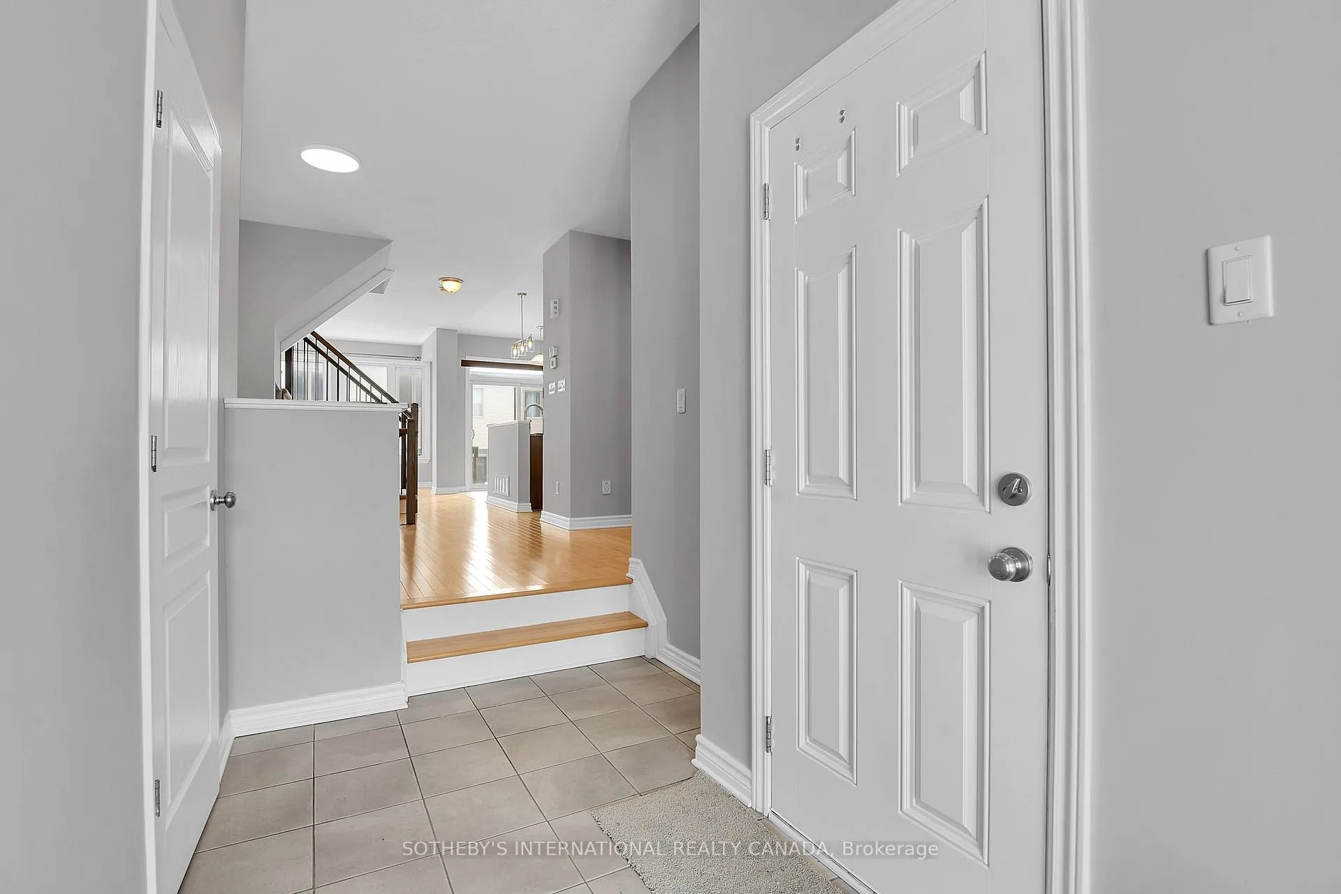 Photo 4 of 116 Popplewell Crescent, Ottawa, Barrhaven - Cedargrove/Fraserdale — HOMEH