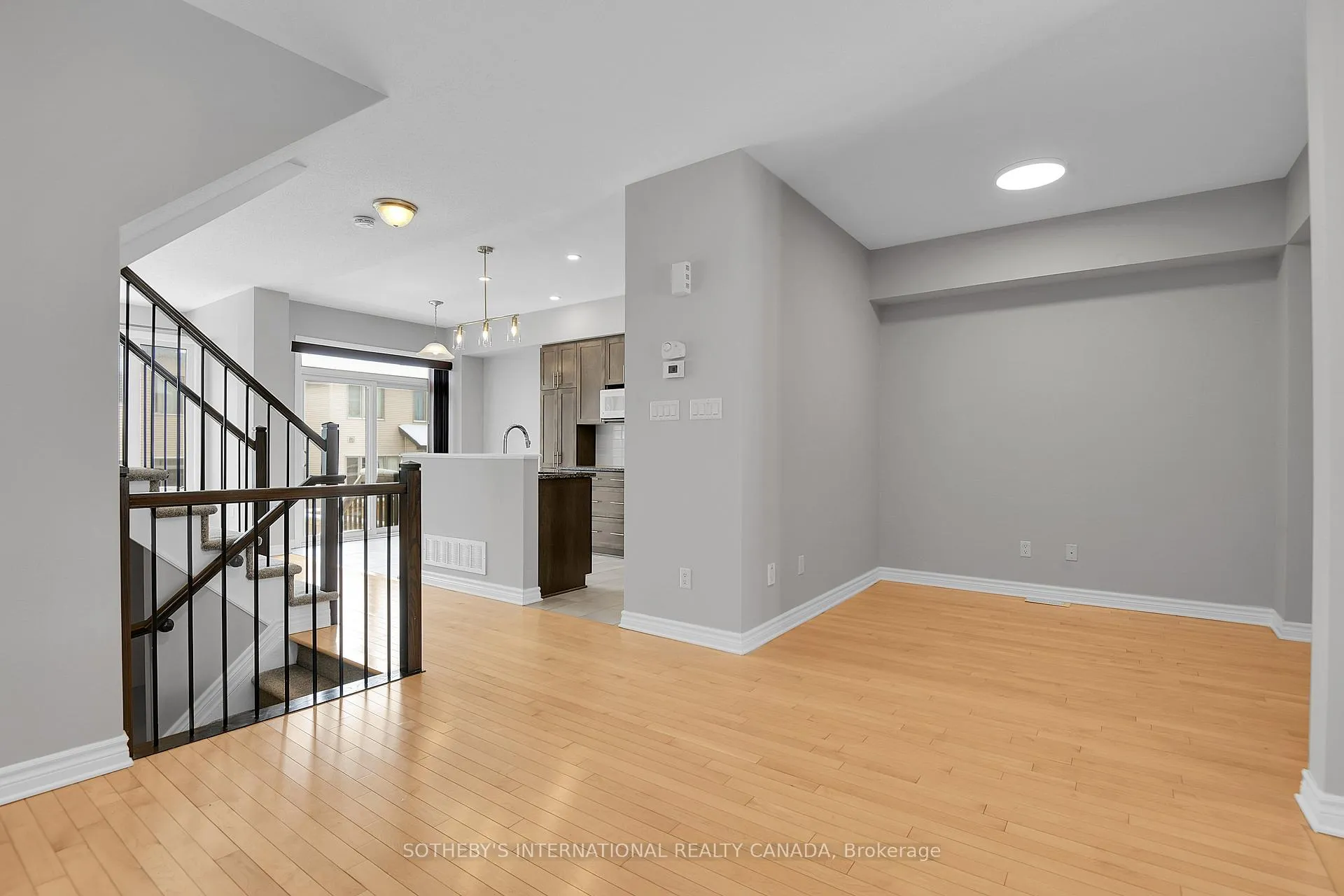 Photo 9 of 116 Popplewell Crescent, Ottawa, Barrhaven - Cedargrove/Fraserdale — HOMEH