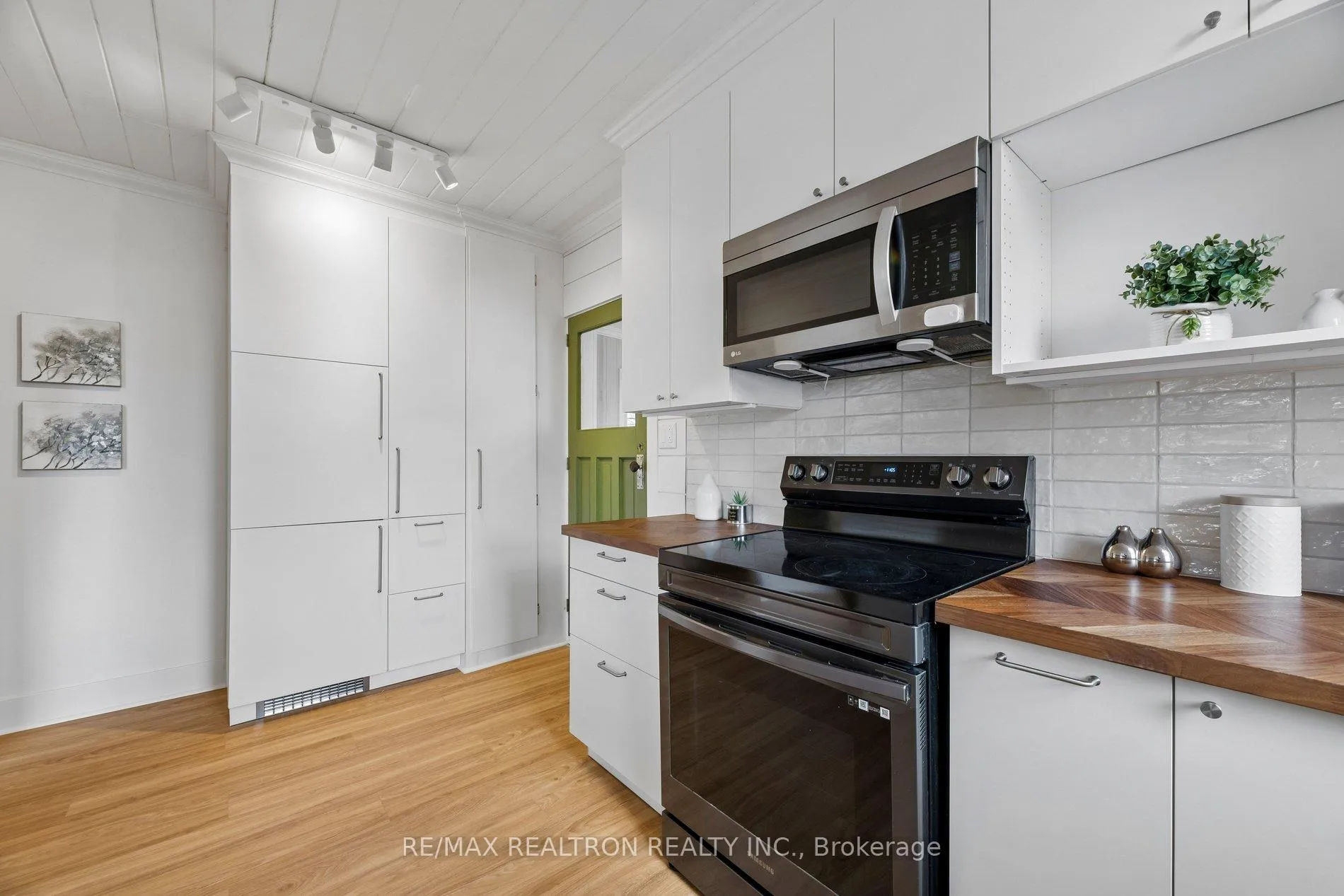 Photo 8 of 249 Burk Street, Oshawa, Vanier — HOMEH