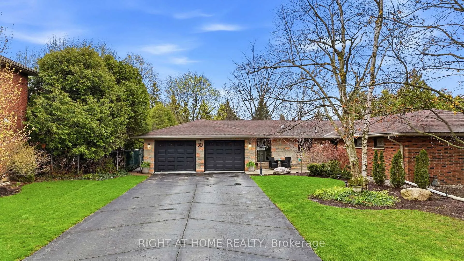 Photo 4 of 30 Carl Crescent, Hamilton, Waterdown — HOMEH