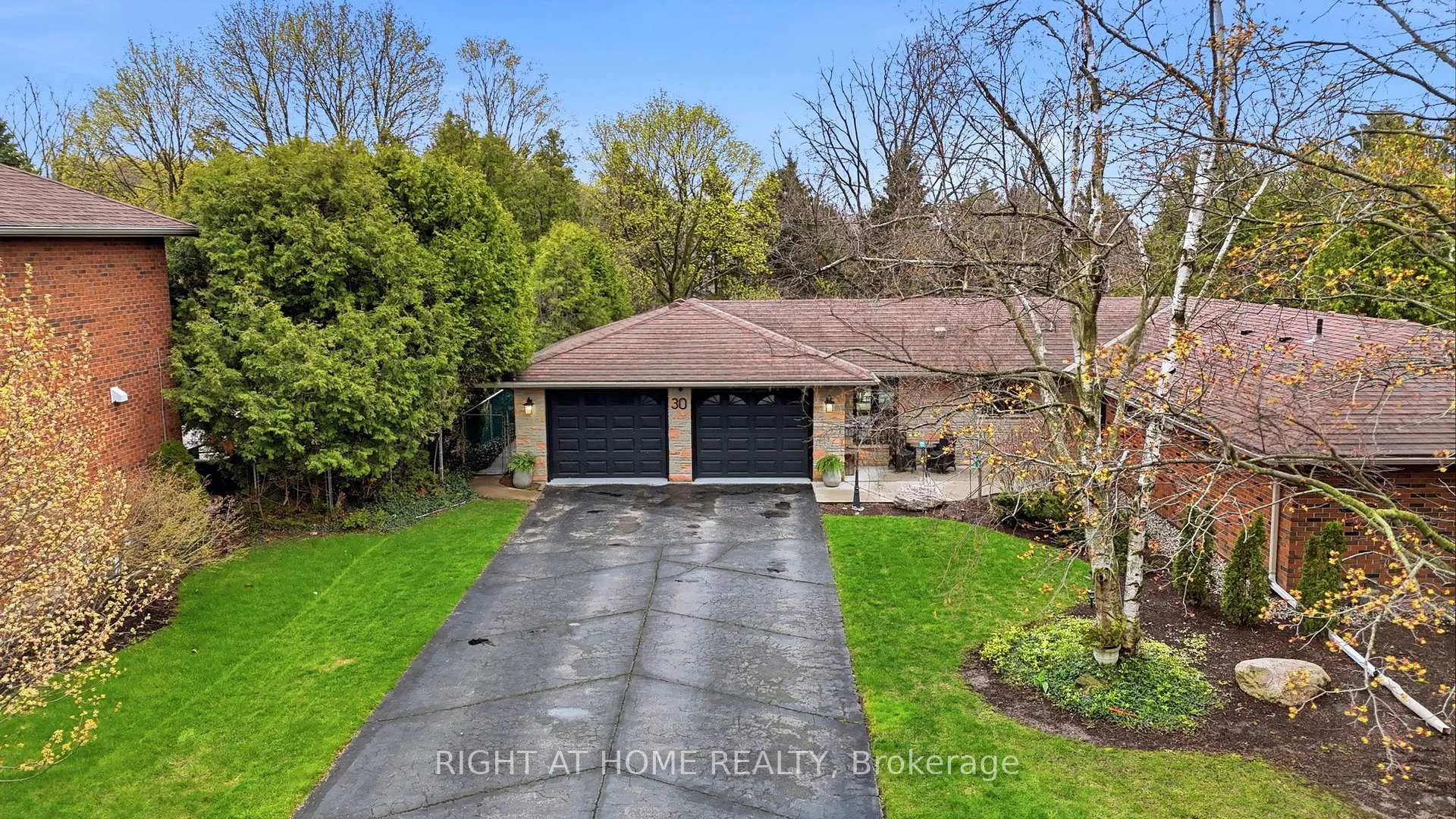 Photo 5 of 30 Carl Crescent, Hamilton, Waterdown — HOMEH