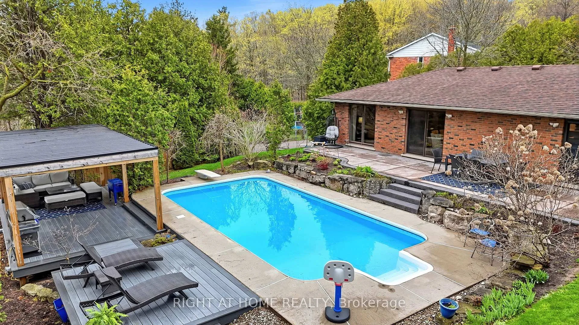 Photo 6 of 30 Carl Crescent, Hamilton, Waterdown — HOMEH