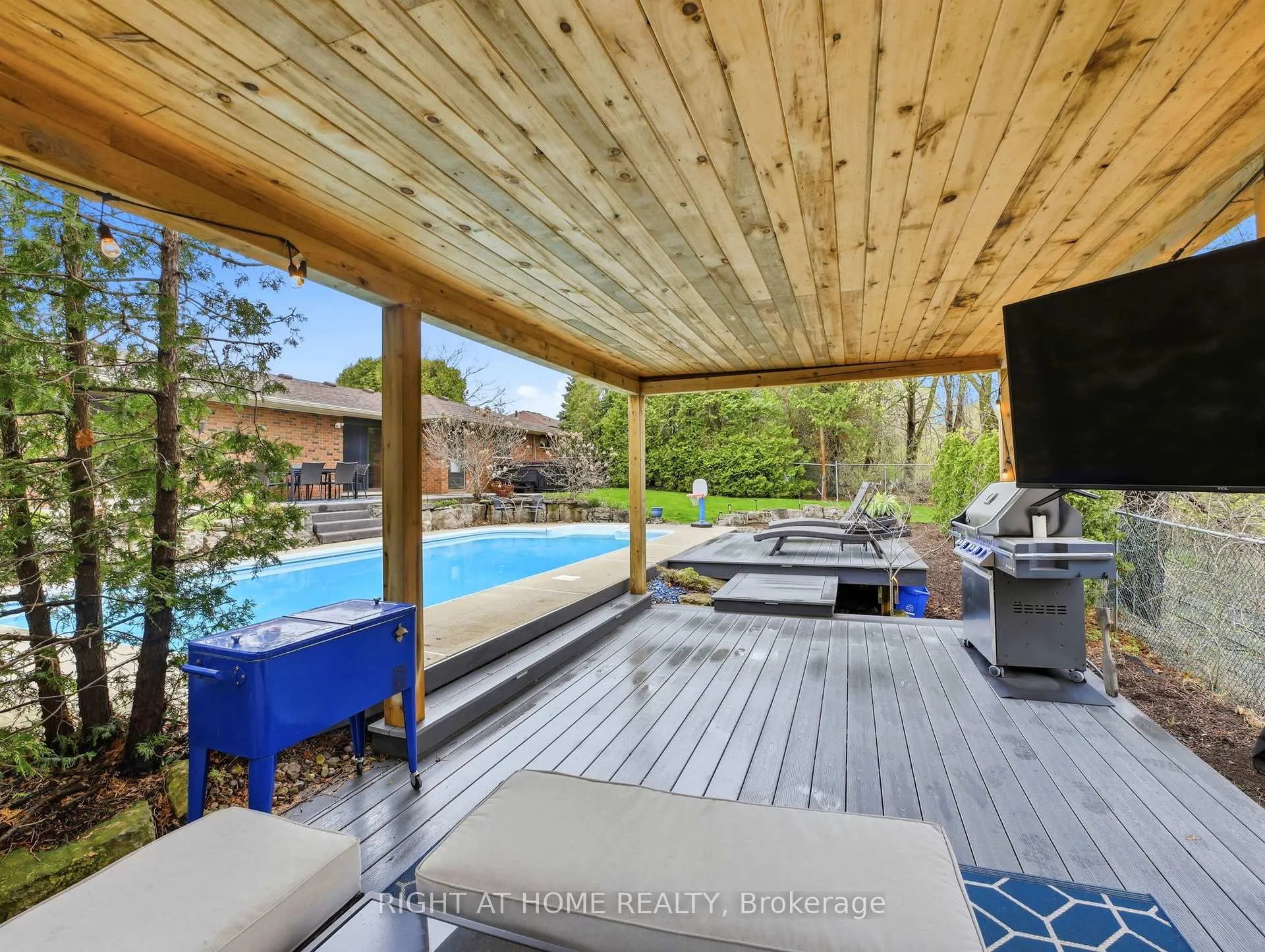 Photo 8 of 30 Carl Crescent, Hamilton, Waterdown — HOMEH