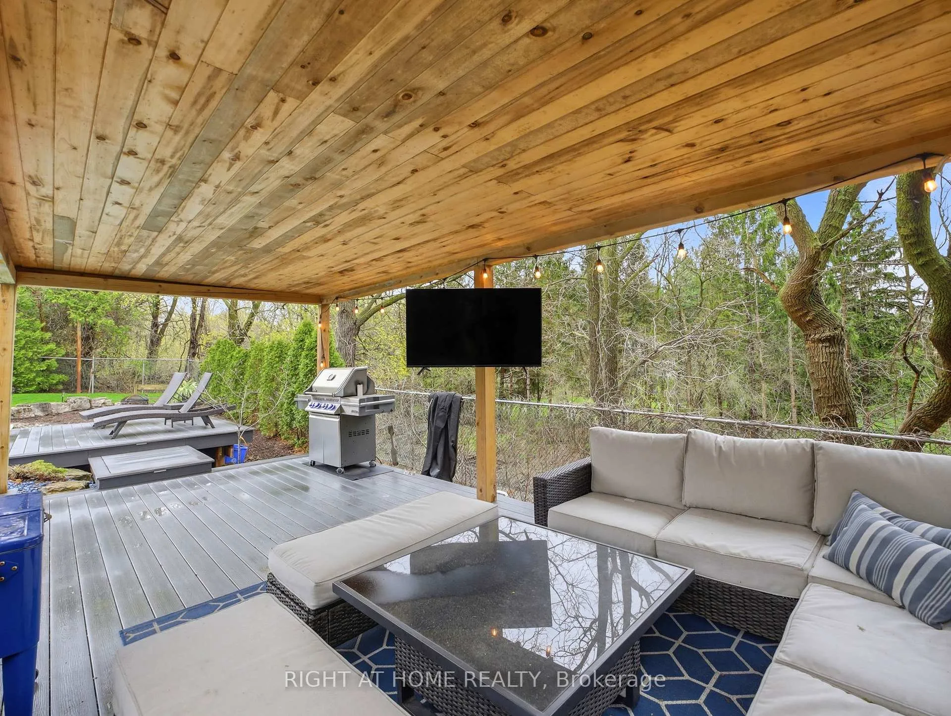 Photo 9 of 30 Carl Crescent, Hamilton, Waterdown — HOMEH