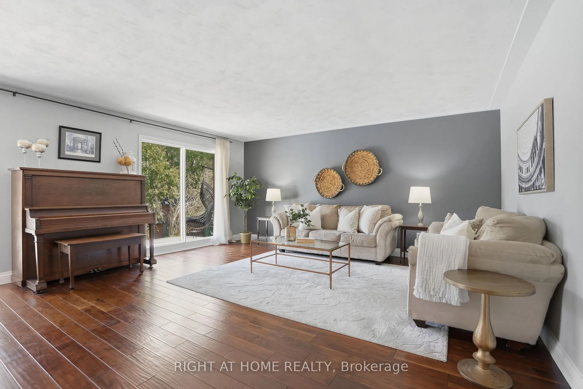 Photo 13 of 30 Carl Crescent, Hamilton, Waterdown — HOMEH