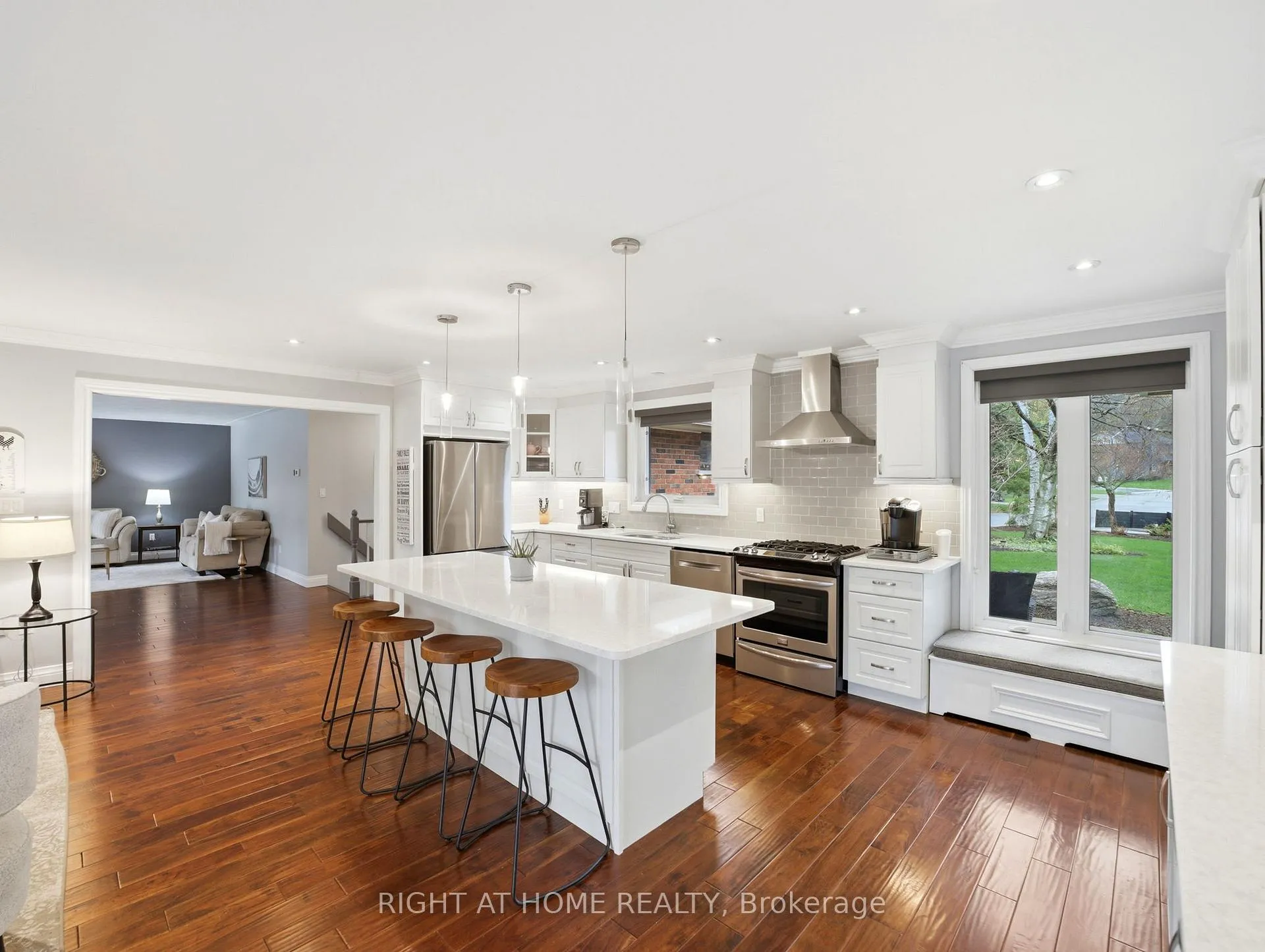 Photo 18 of 30 Carl Crescent, Hamilton, Waterdown — HOMEH