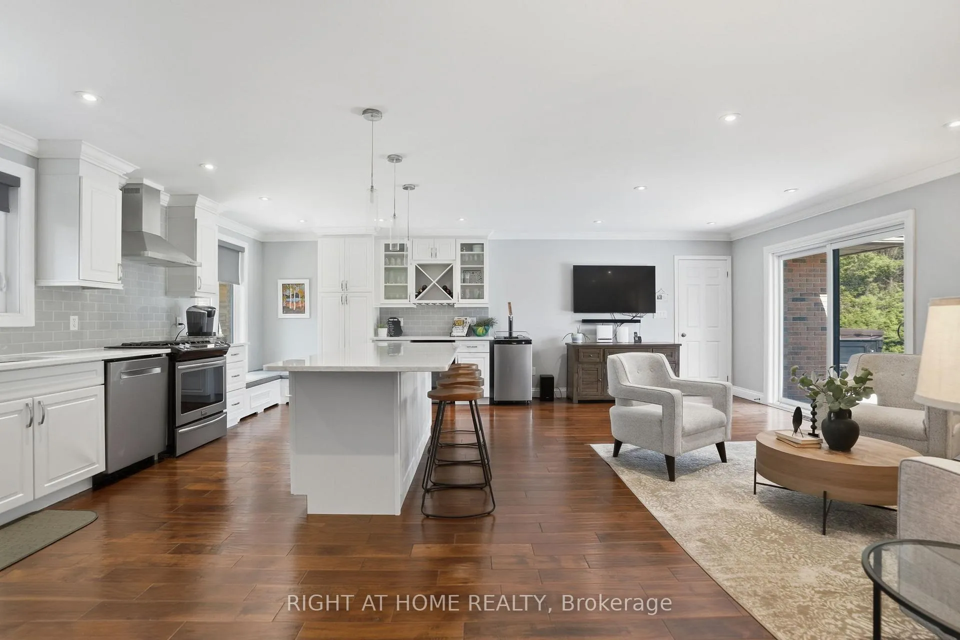 Photo 21 of 30 Carl Crescent, Hamilton, Waterdown — HOMEH