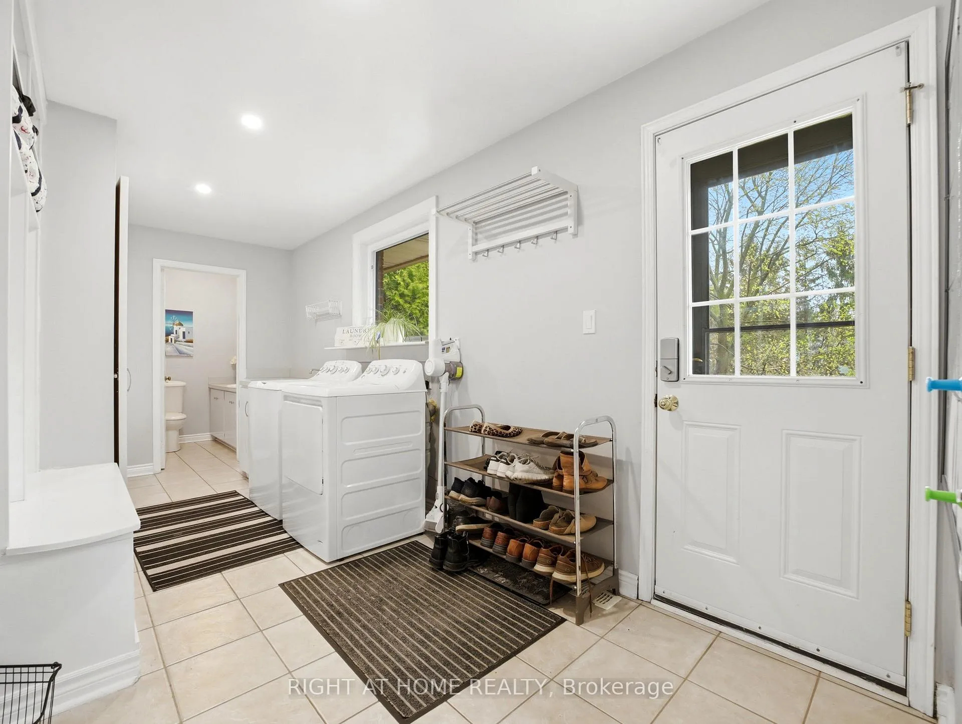 Photo 22 of 30 Carl Crescent, Hamilton, Waterdown — HOMEH