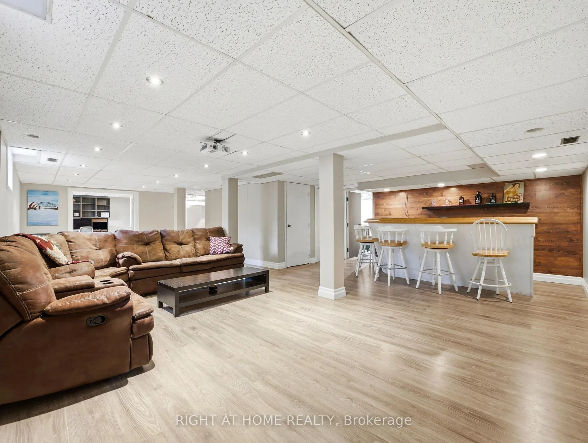 Photo 32 of 30 Carl Crescent, Hamilton, Waterdown — HOMEH