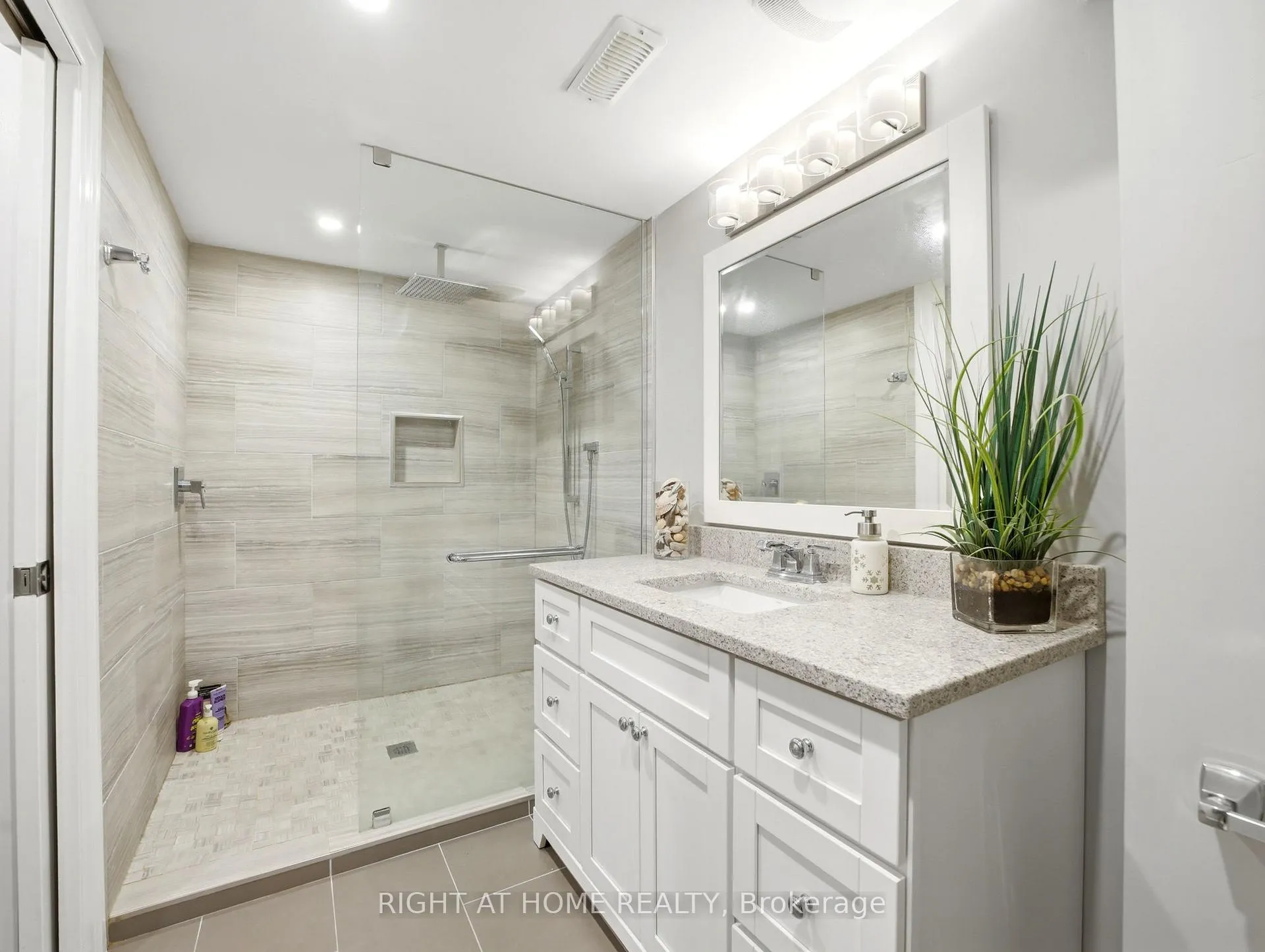 Photo 34 of 30 Carl Crescent, Hamilton, Waterdown — HOMEH