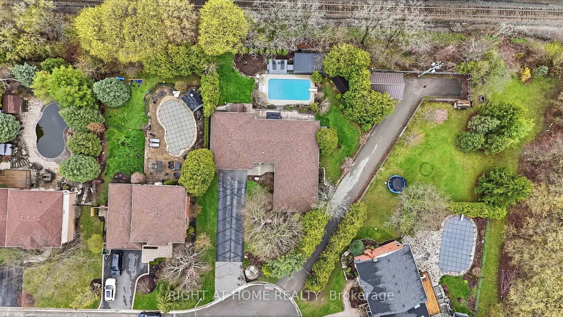 Photo 40 of 30 Carl Crescent, Hamilton, Waterdown — HOMEH
