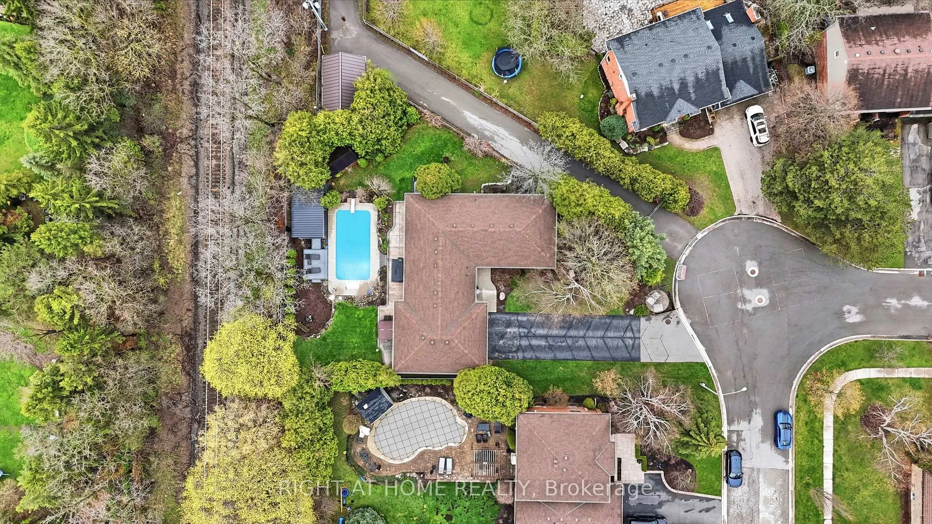 Photo 41 of 30 Carl Crescent, Hamilton, Waterdown — HOMEH
