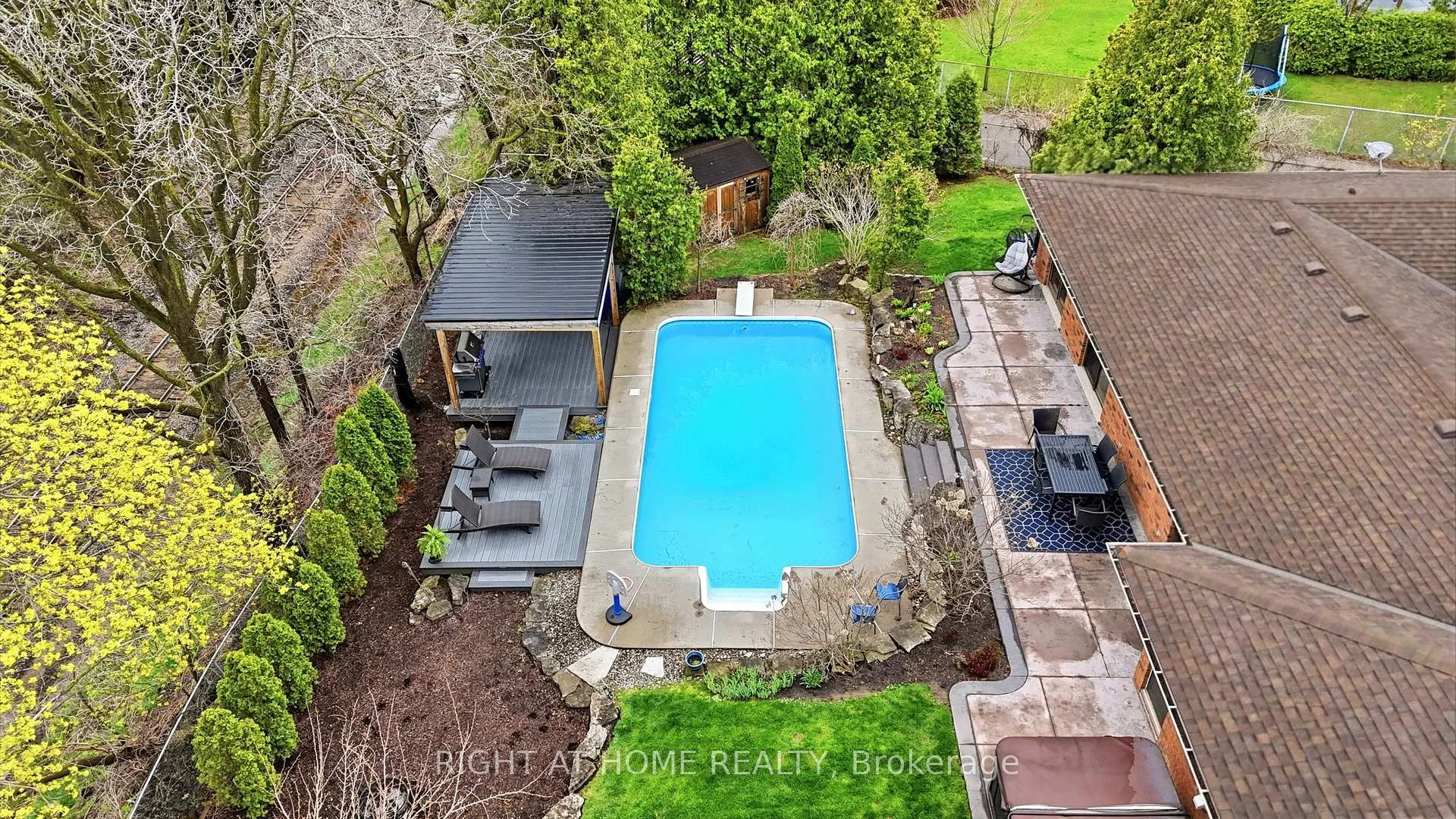 Photo 42 of 30 Carl Crescent, Hamilton, Waterdown — HOMEH