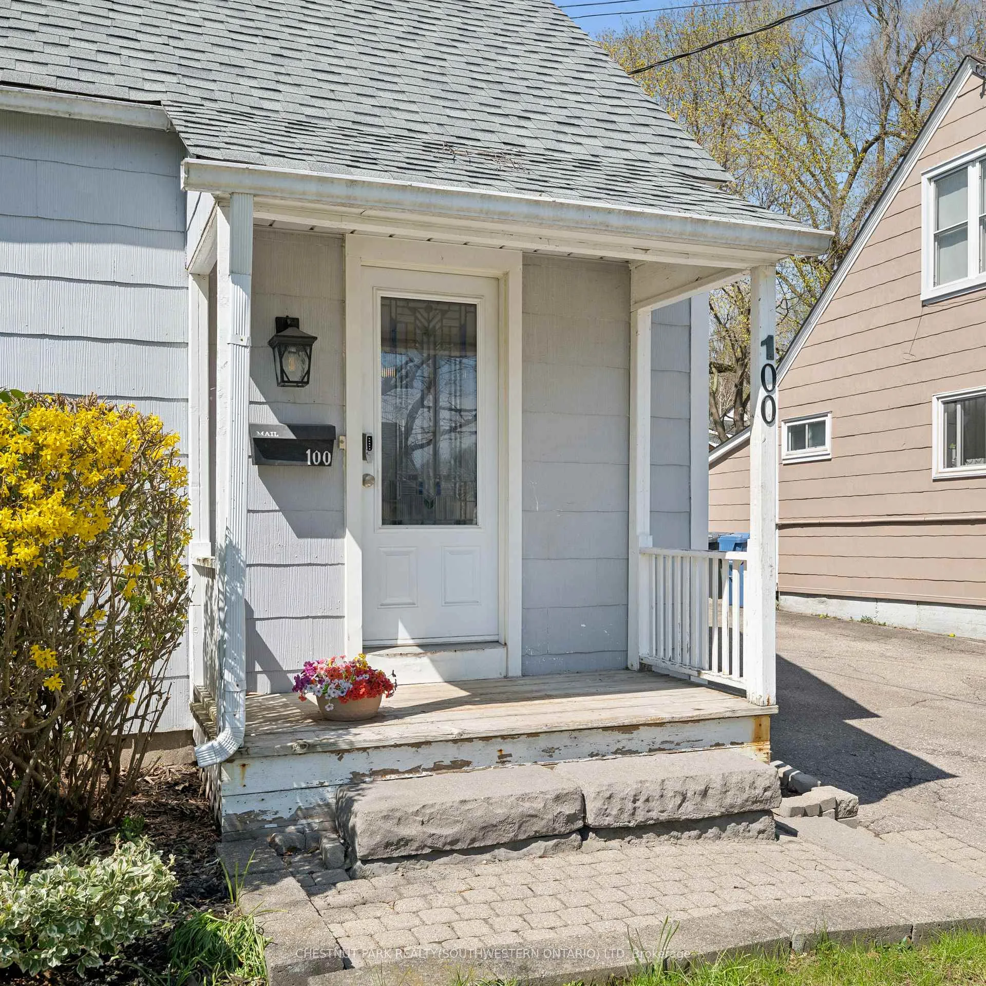 Photo 5 of 100 Memorial Crescent, Guelph, Junction/Onward Willow — HOMEH