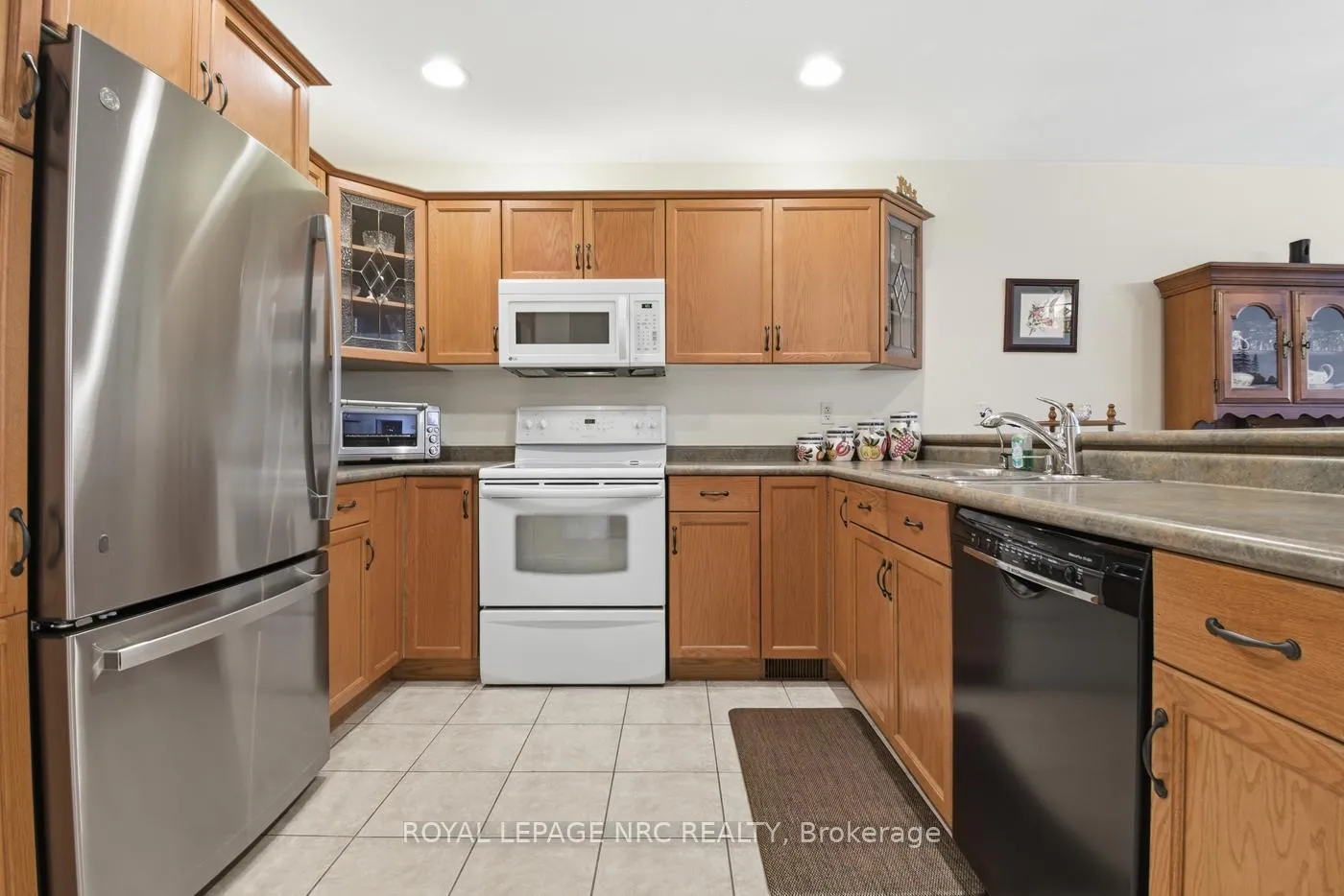 Photo 8 of 8 Portal Drive, Port Colborne, Sugarloaf — HOMEH