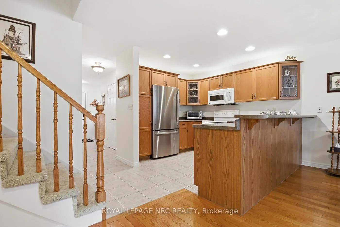 Photo 10 of 8 Portal Drive, Port Colborne, Sugarloaf — HOMEH