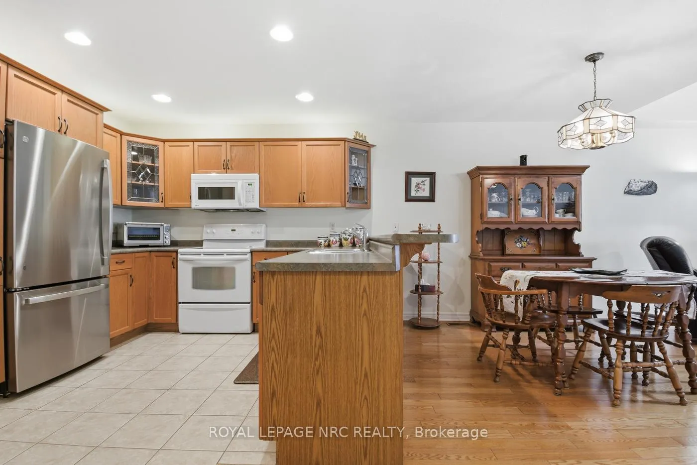 Photo 11 of 8 Portal Drive, Port Colborne, Sugarloaf — HOMEH