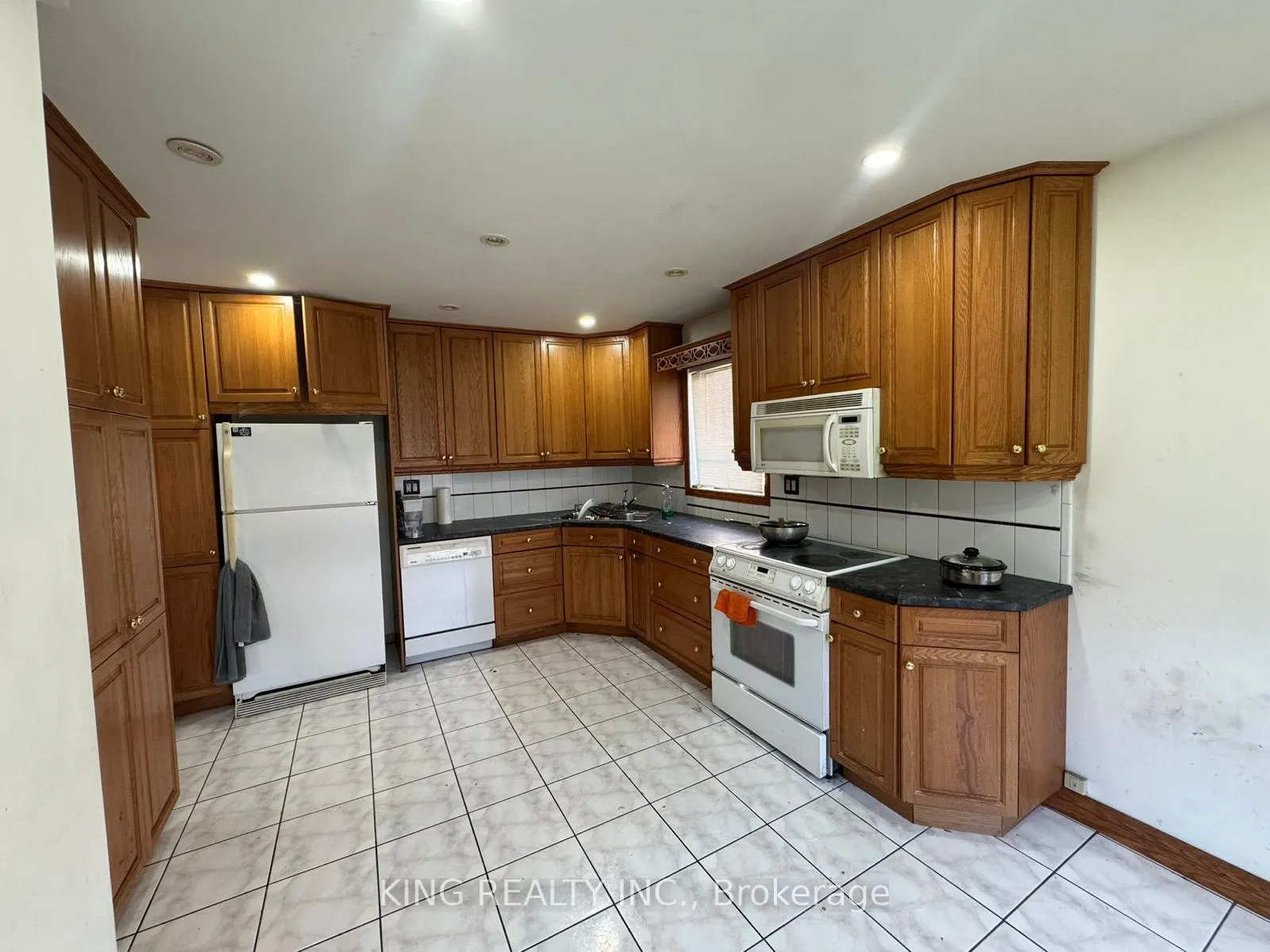 Photo 2 of 10 Torada Court, Brampton, Snelgrove — HOMEH