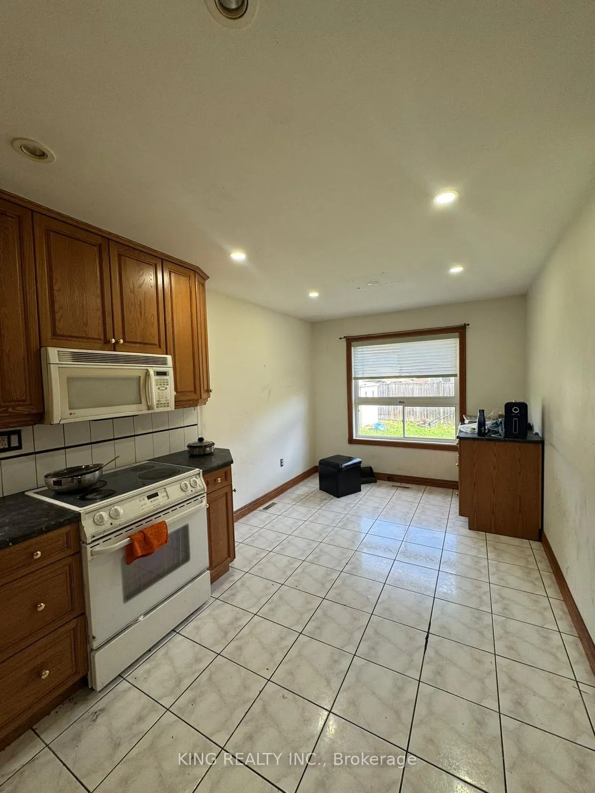 Photo 3 of 10 Torada Court, Brampton, Snelgrove — HOMEH