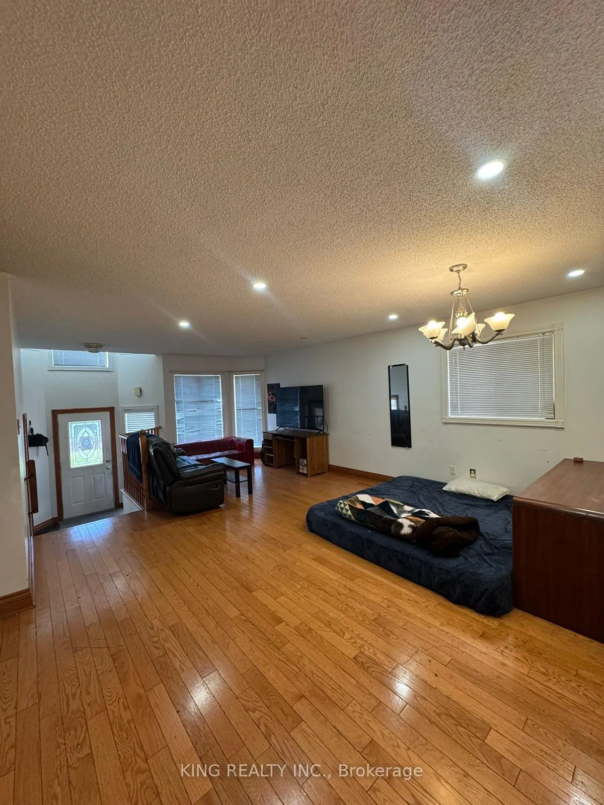 Photo 5 of 10 Torada Court, Brampton, Snelgrove — HOMEH
