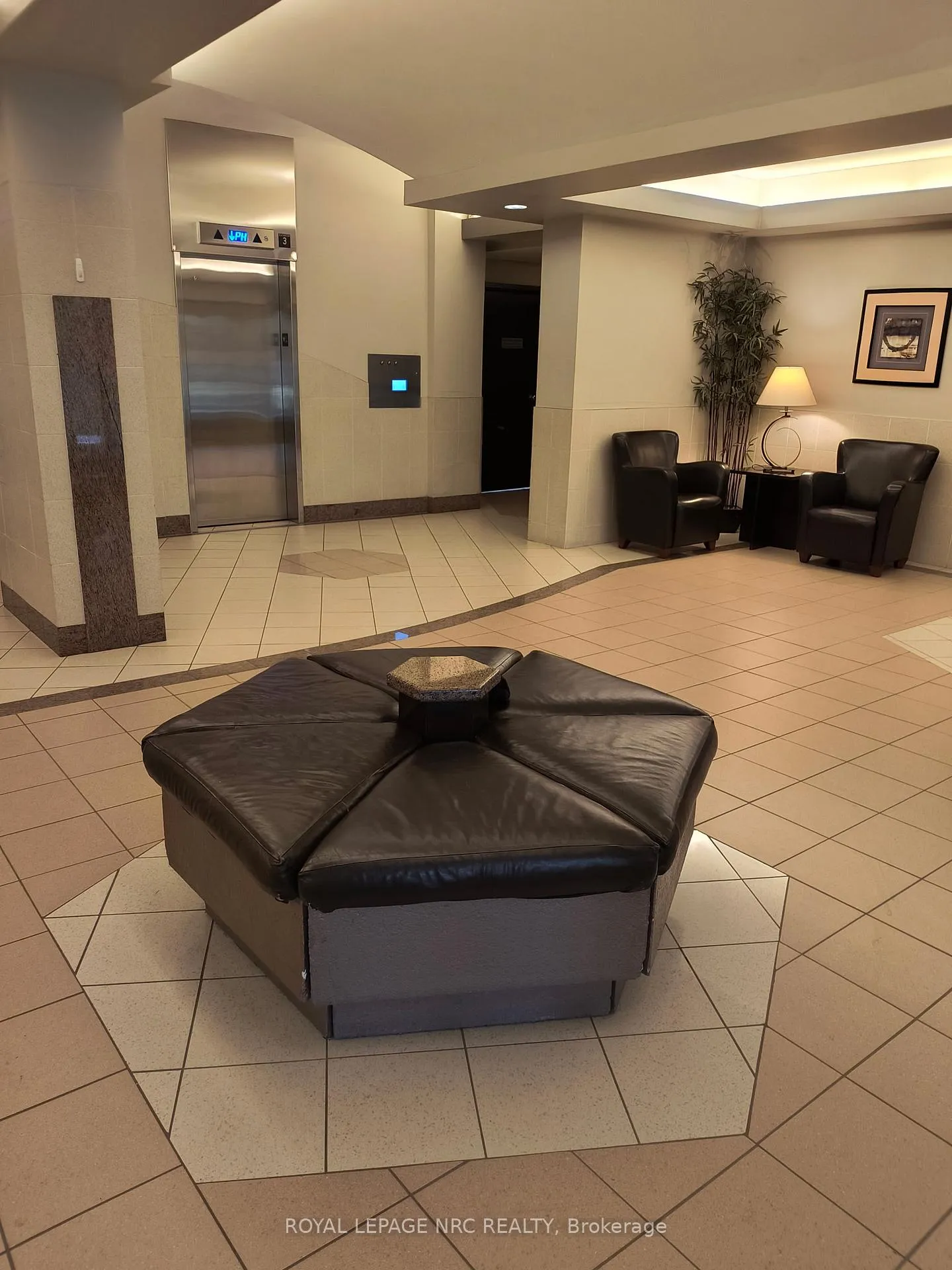 Photo 4 of Unit 706, 900 Dynes Road, Ottawa, Carleton Square — HOMEH