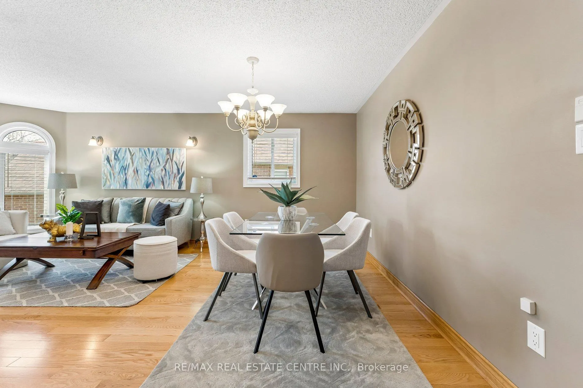 Photo 10 of 80 Pebblestone Circle, Brampton, Brampton West — HOMEH