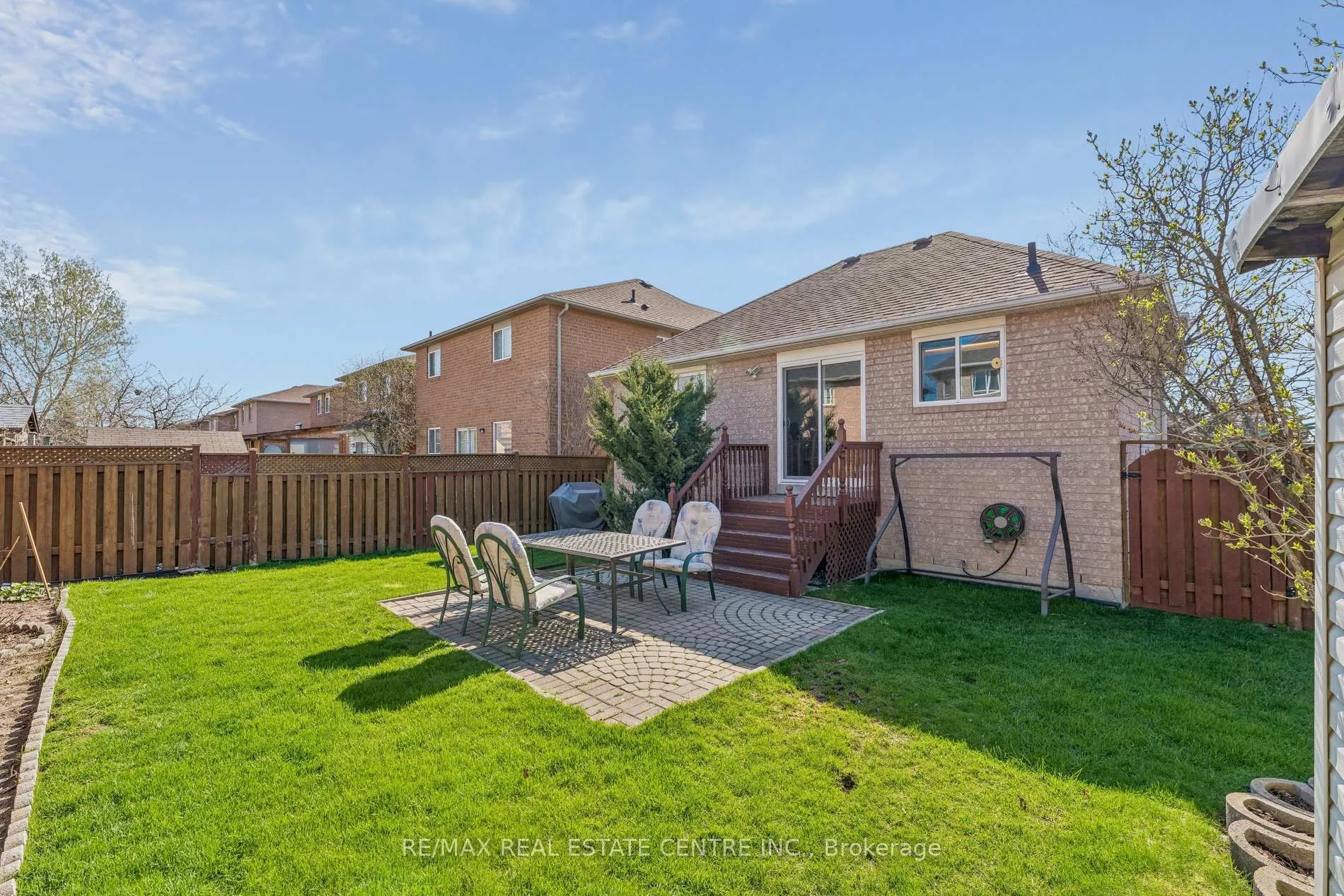 Photo 37 of 80 Pebblestone Circle, Brampton, Brampton West — HOMEH