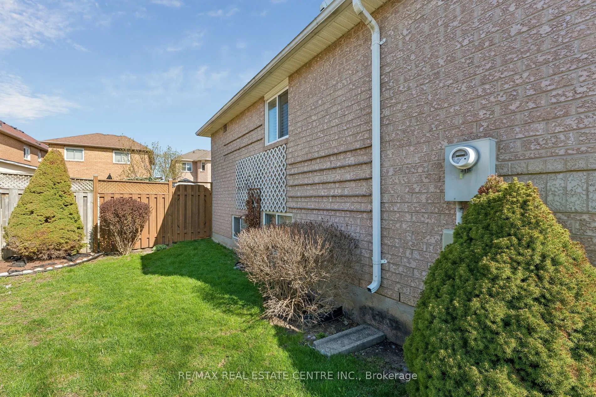 Photo 40 of 80 Pebblestone Circle, Brampton, Brampton West — HOMEH
