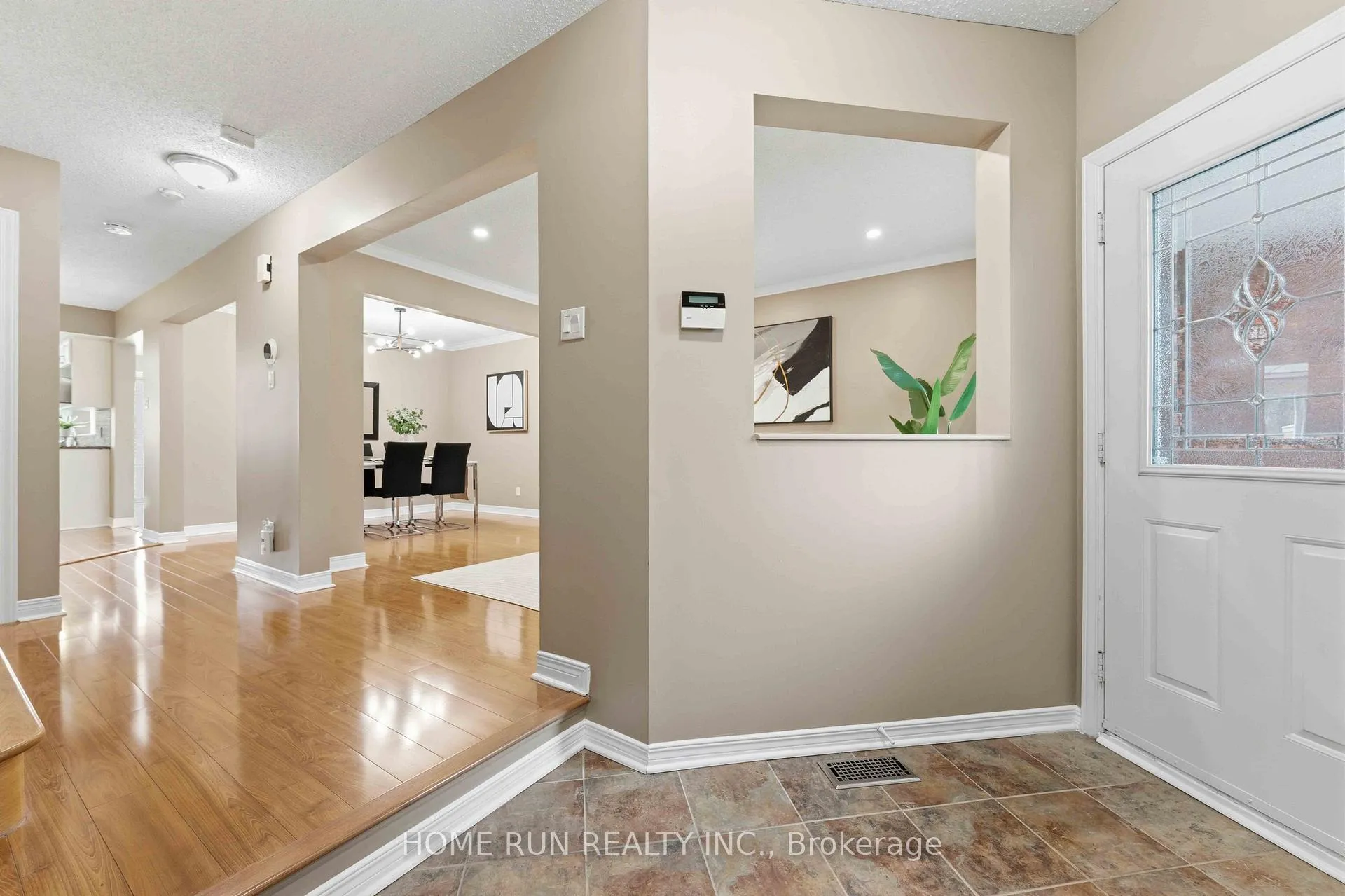 Photo 2 of 82 Westpointe Crescent, Ottawa, Centrepointe — HOMEH