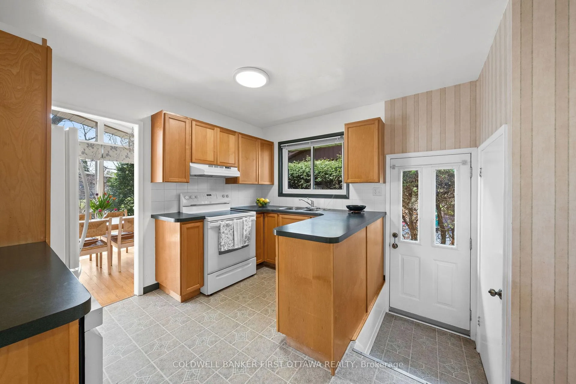 Photo 15 of 54 Evergreen Drive, Ottawa, Lynwood Village — HOMEH