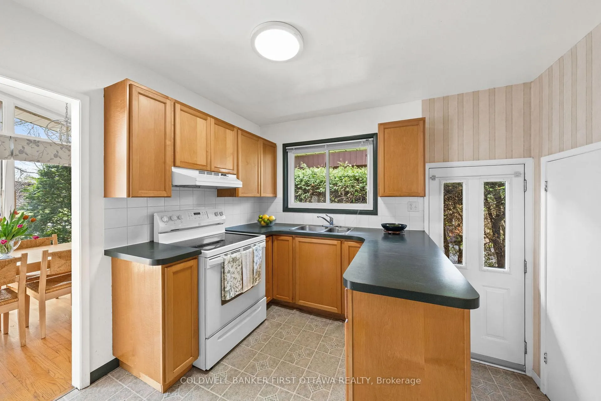 Photo 16 of 54 Evergreen Drive, Ottawa, Lynwood Village — HOMEH