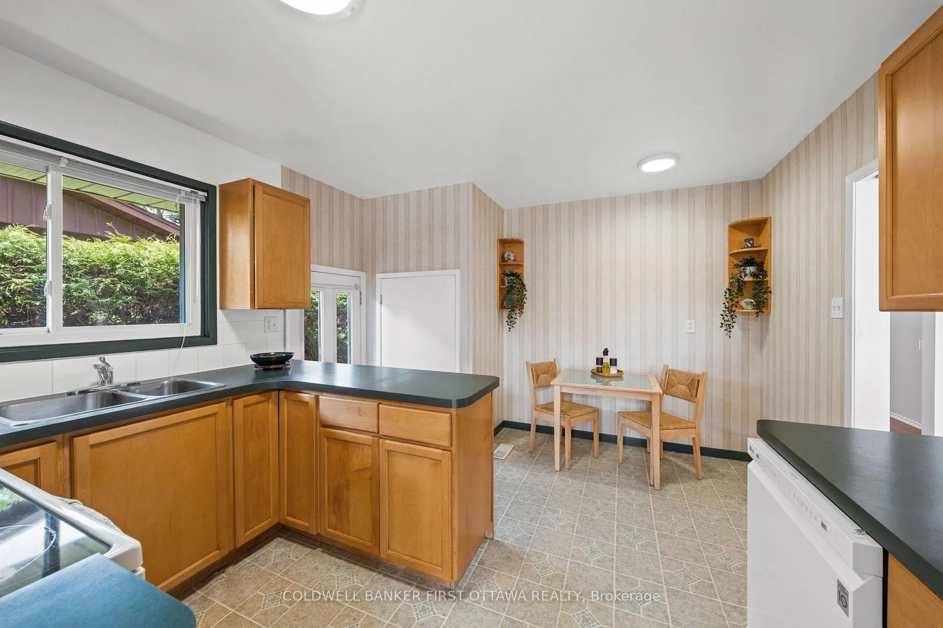 Photo 17 of 54 Evergreen Drive, Ottawa, Lynwood Village — HOMEH