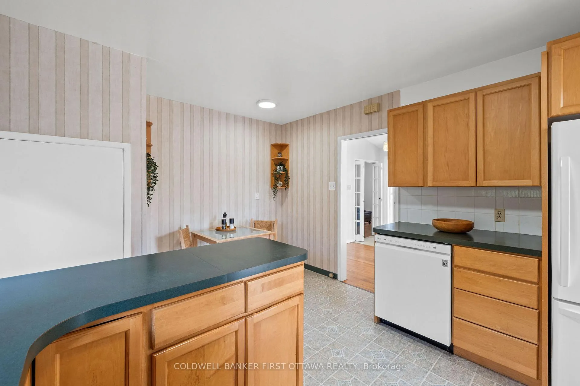 Photo 18 of 54 Evergreen Drive, Ottawa, Lynwood Village — HOMEH