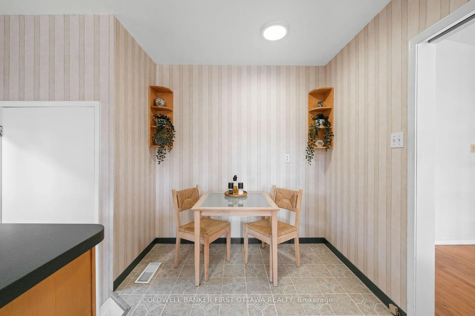 Photo 19 of 54 Evergreen Drive, Ottawa, Lynwood Village — HOMEH