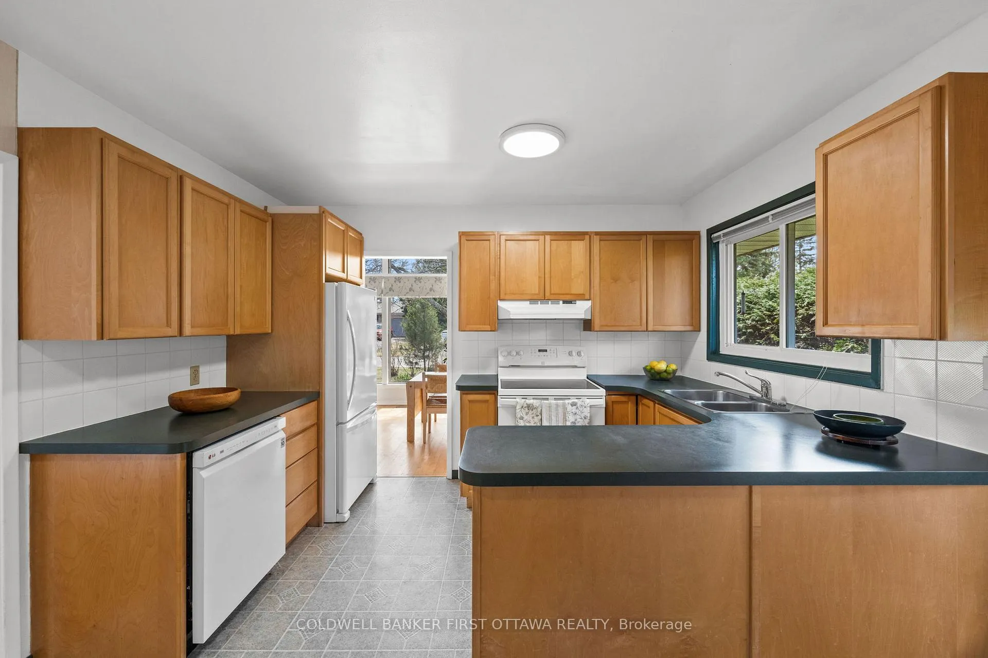 Photo 20 of 54 Evergreen Drive, Ottawa, Lynwood Village — HOMEH