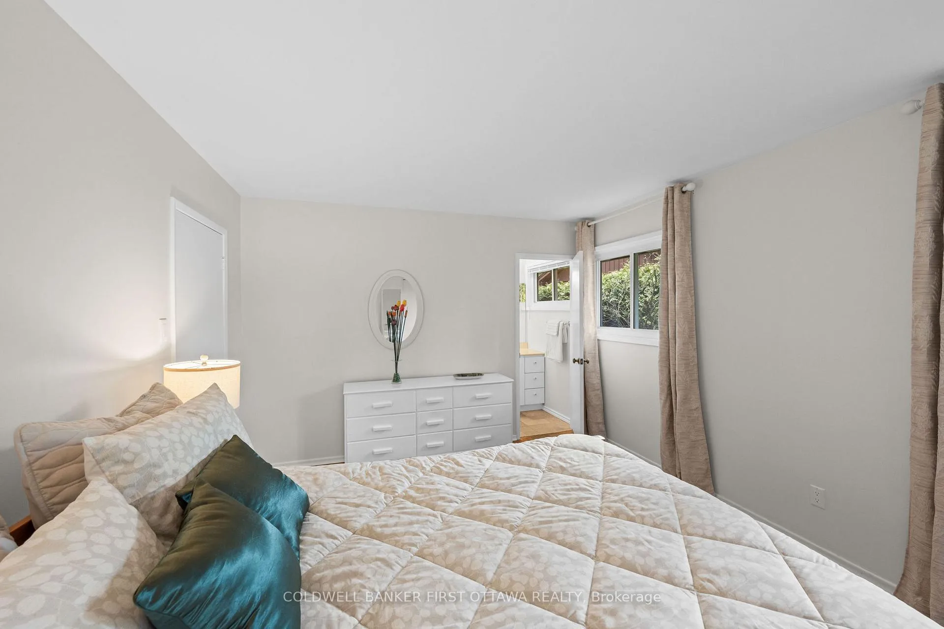 Photo 24 of 54 Evergreen Drive, Ottawa, Lynwood Village — HOMEH