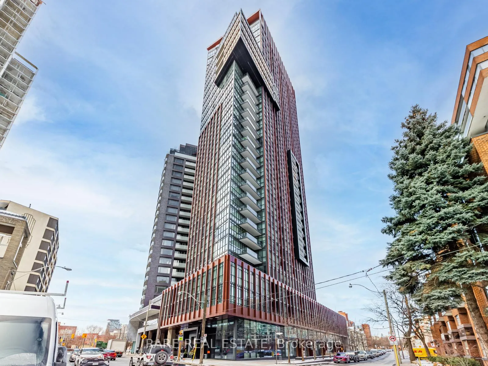Photo 2 of Unit 803, 32 Davenport Road, Toronto, Yonge-St. Clair — HOMEH
