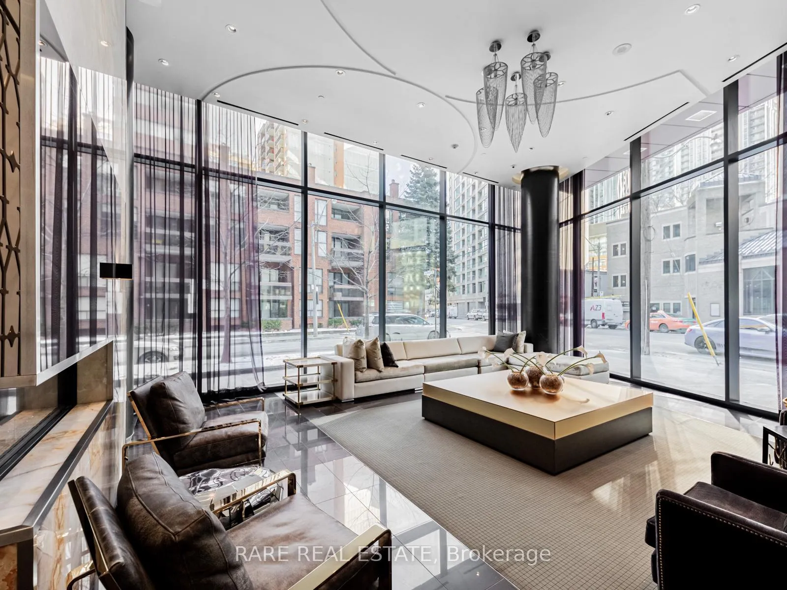 Photo 3 of Unit 803, 32 Davenport Road, Toronto, Yonge-St. Clair — HOMEH