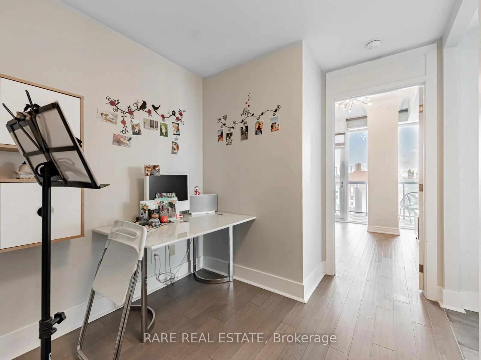 Photo 7 of Unit 803, 32 Davenport Road, Toronto, Yonge-St. Clair — HOMEH