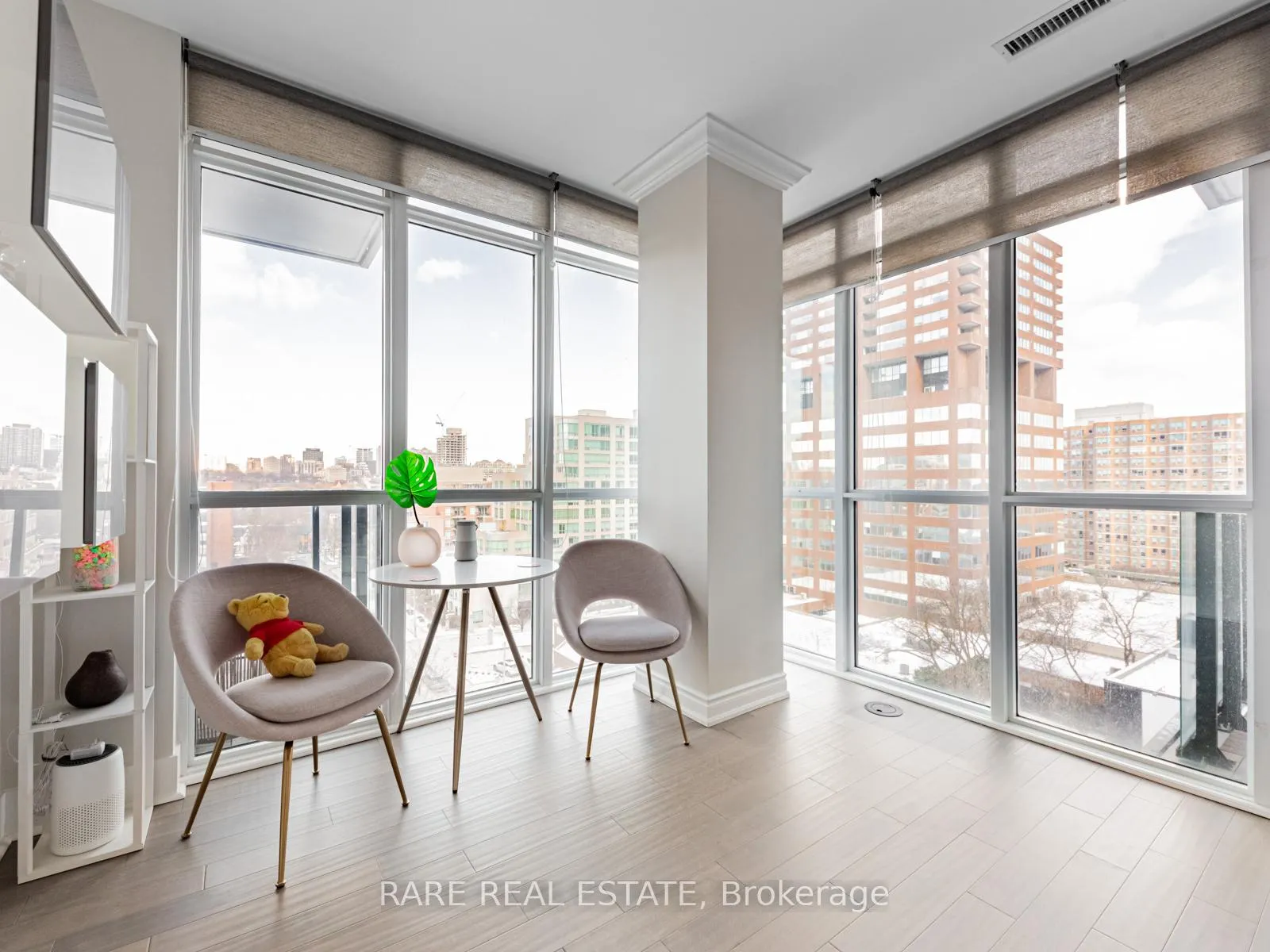 Photo 9 of Unit 803, 32 Davenport Road, Toronto, Yonge-St. Clair — HOMEH