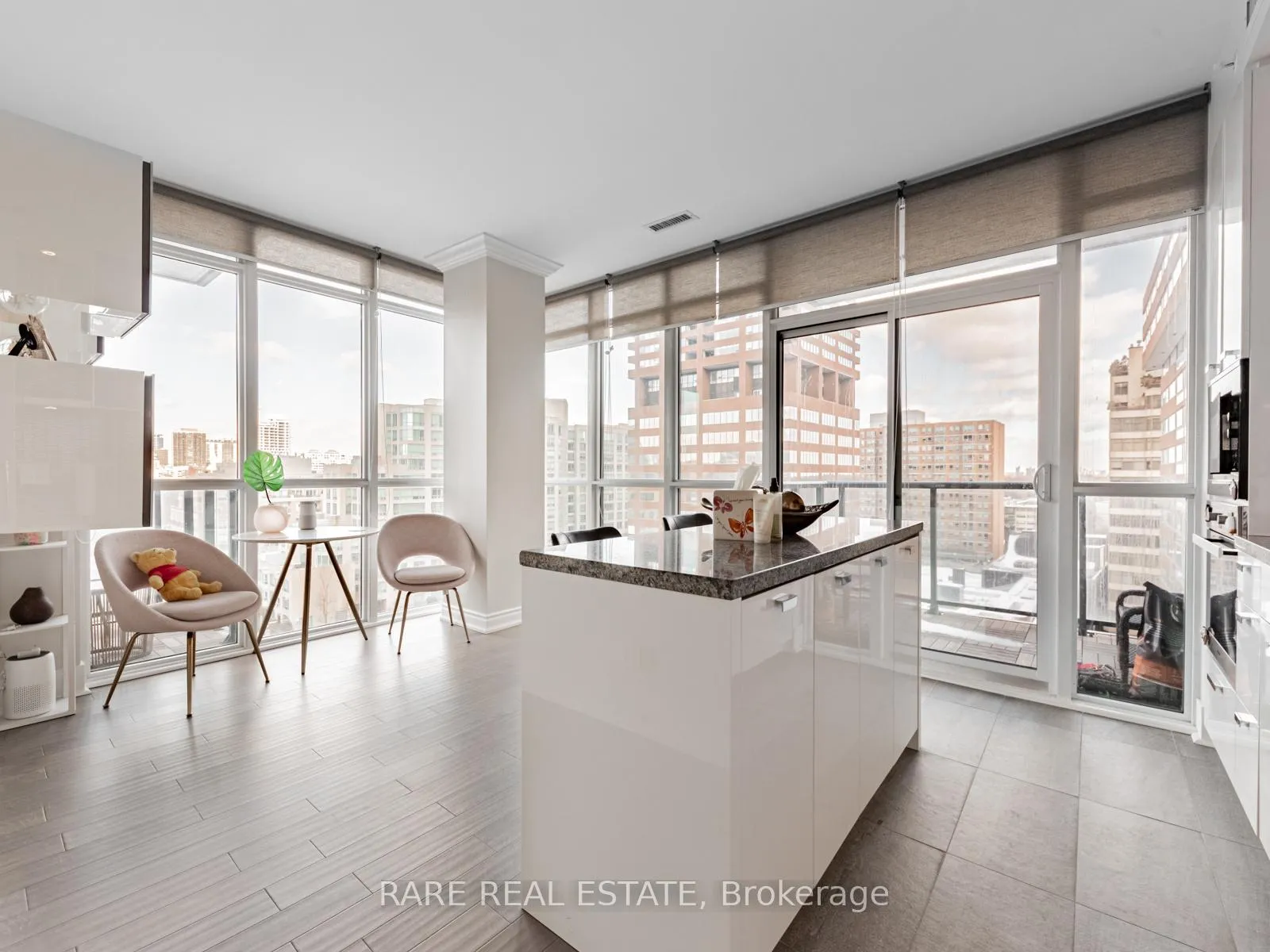 Photo 15 of Unit 803, 32 Davenport Road, Toronto, Yonge-St. Clair — HOMEH