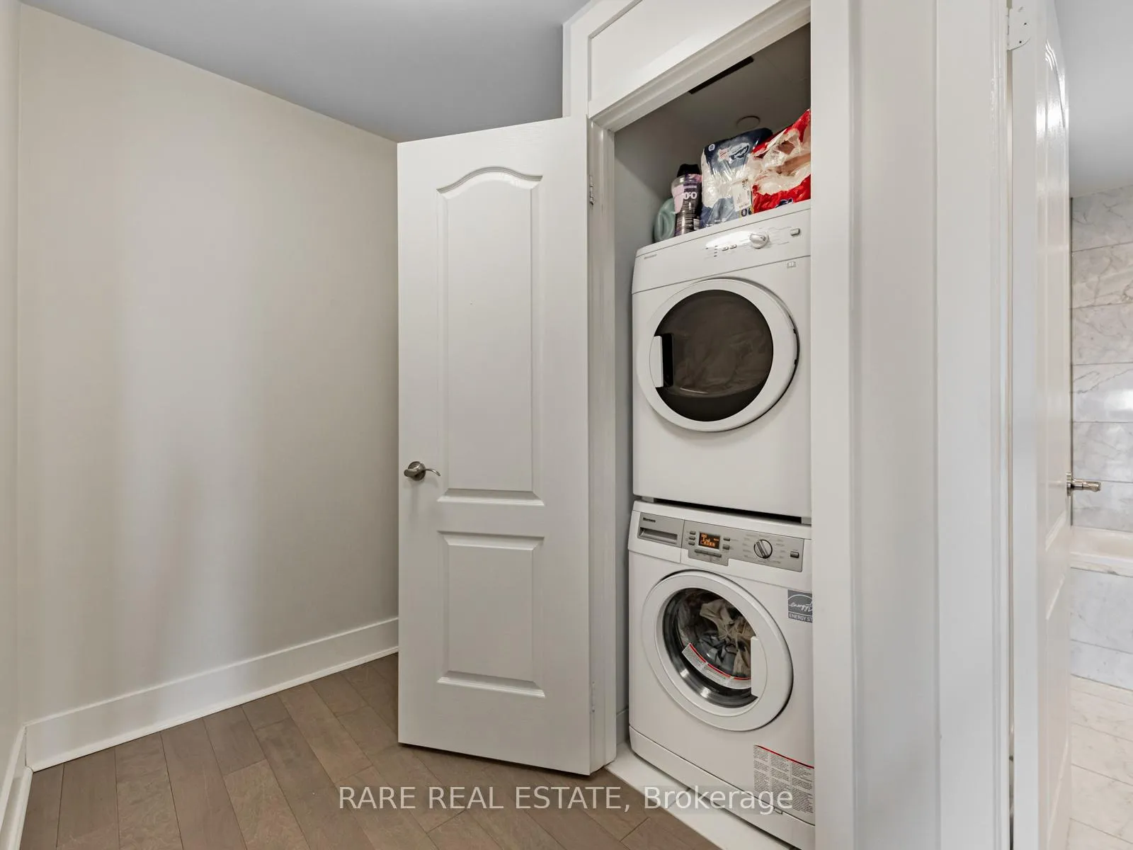 Photo 21 of Unit 803, 32 Davenport Road, Toronto, Yonge-St. Clair — HOMEH