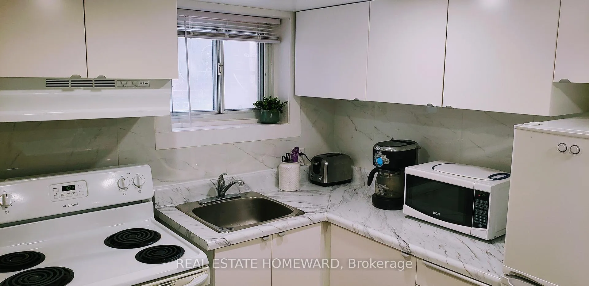 Photo 12 of Unit B, 50 Mould Avenue, Toronto, Rockcliffe-Smythe — HOMEH