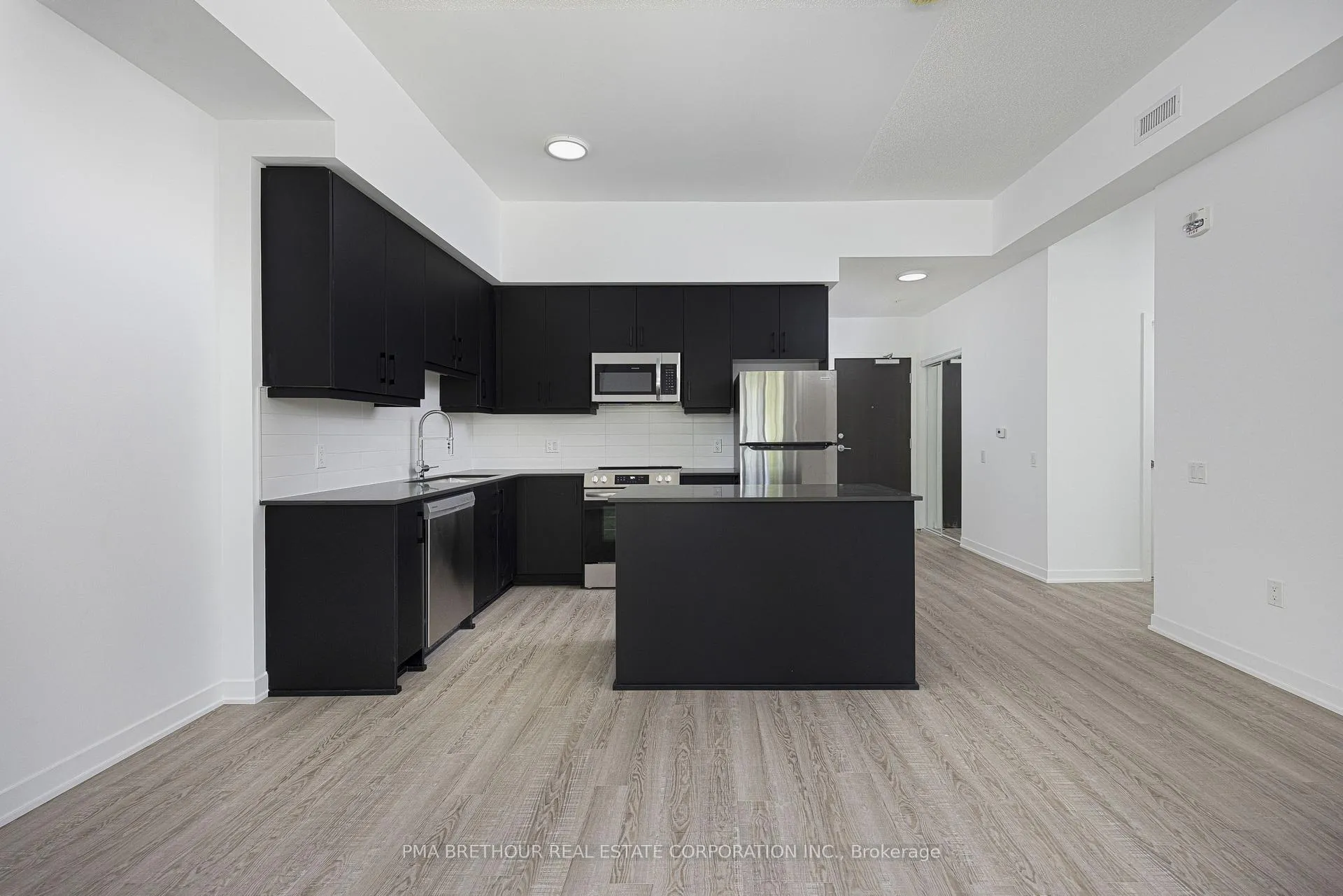 Photo 4 of Unit 104, 385 Arctic Red Drive, Oshawa, Windfields — HOMEH