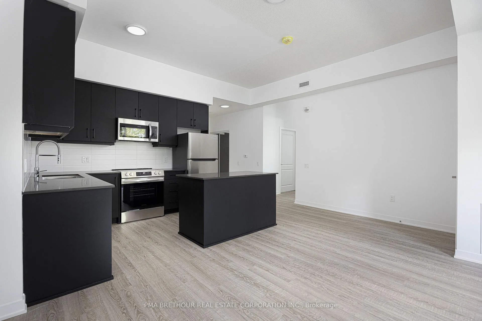 Photo 5 of Unit 104, 385 Arctic Red Drive, Oshawa, Windfields — HOMEH