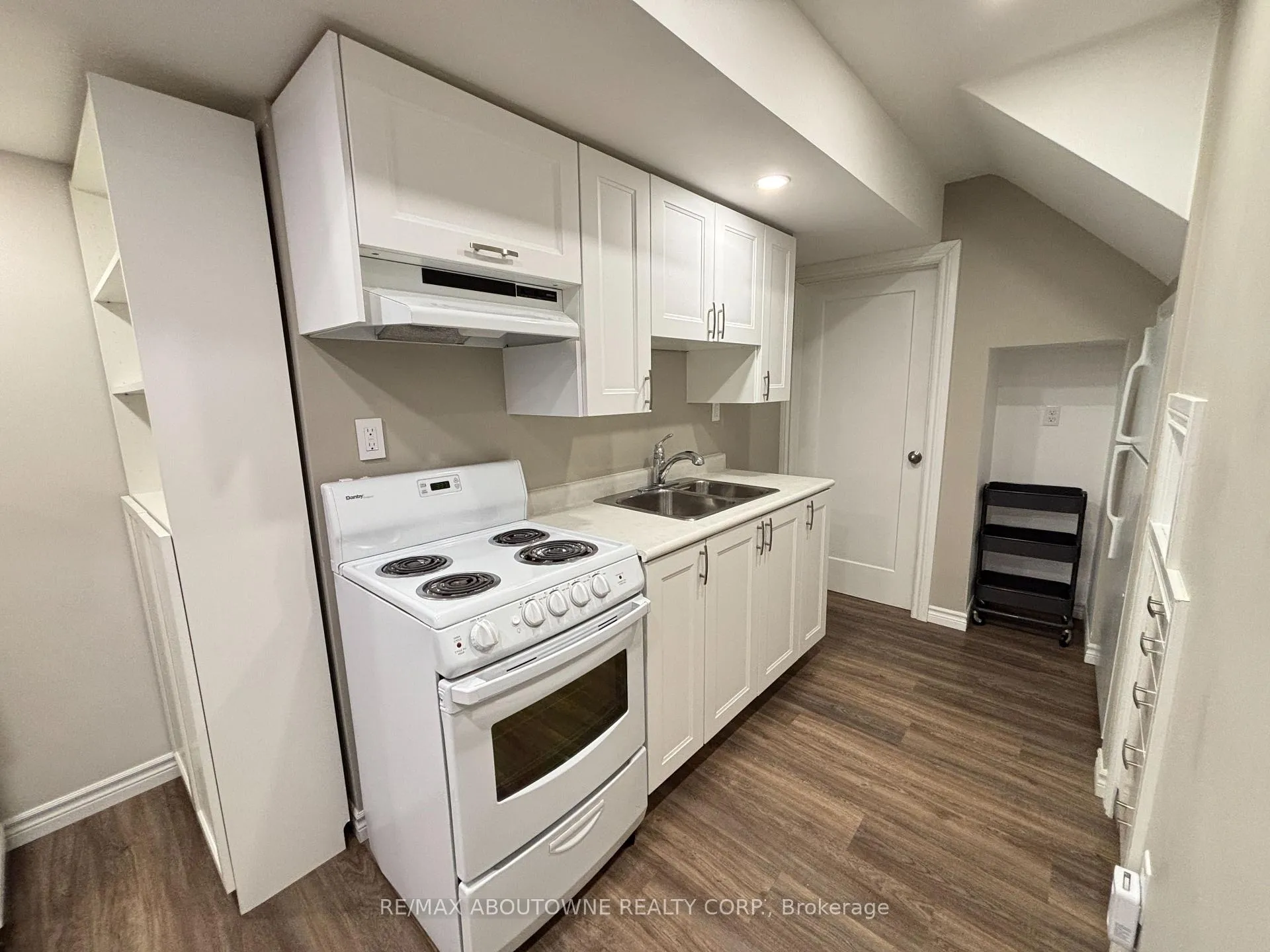 Photo 9 of Unit Bsmt, 4640 Doug Wright Drive, Burlington, Alton — HOMEH