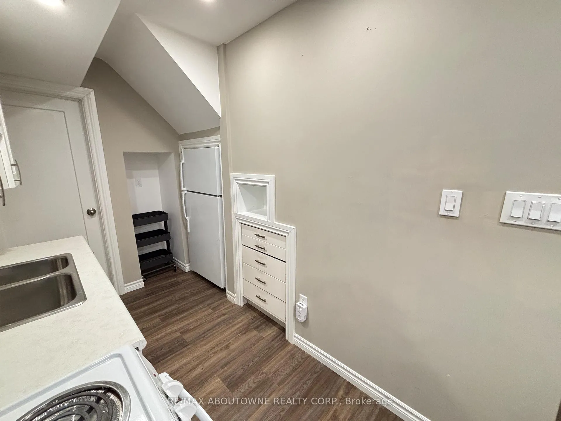 Photo 11 of Unit Bsmt, 4640 Doug Wright Drive, Burlington, Alton — HOMEH